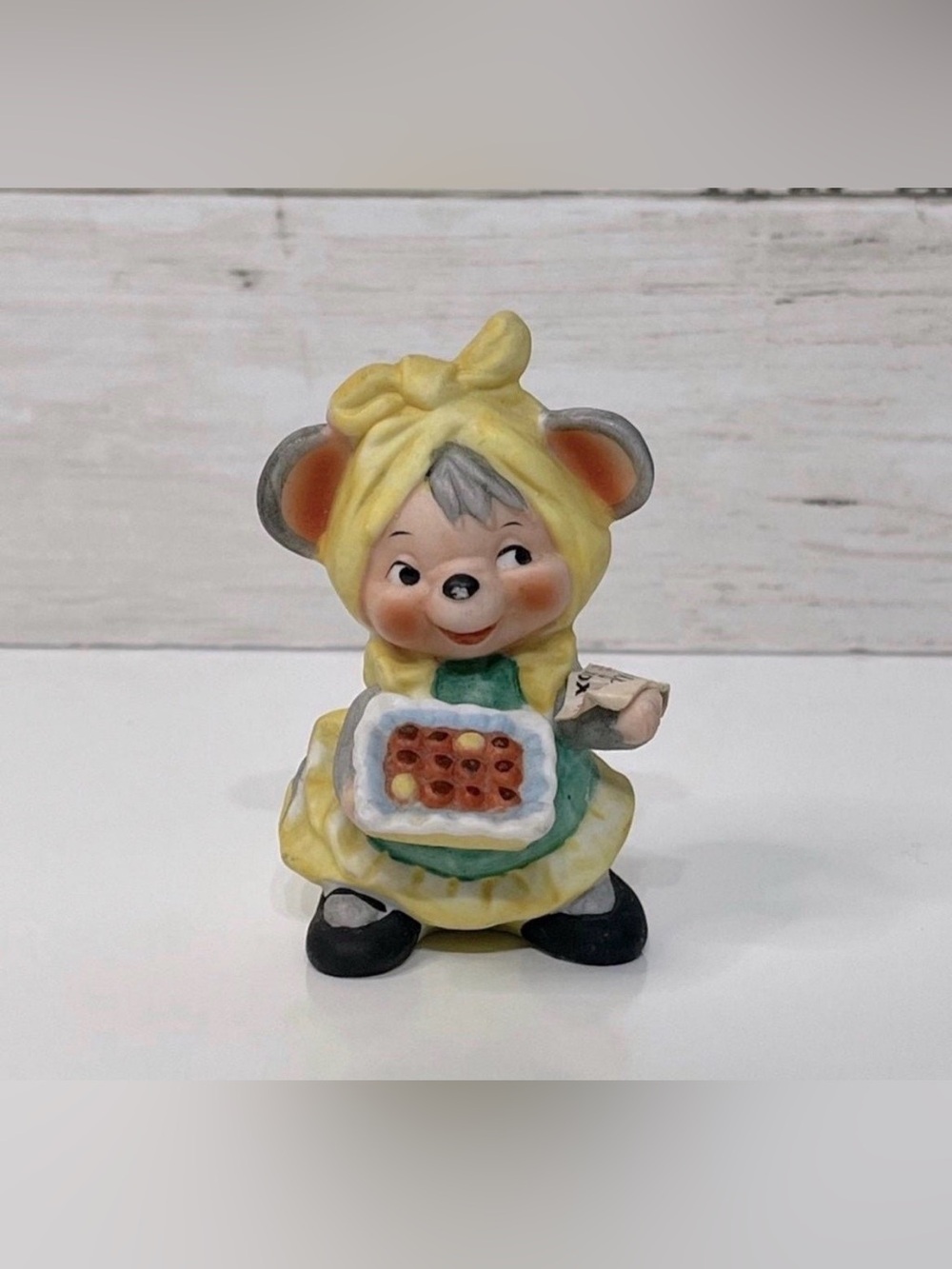 VTG 1980’s Kitsch Beth Barton Bisque Porcelain Mouse Figurine